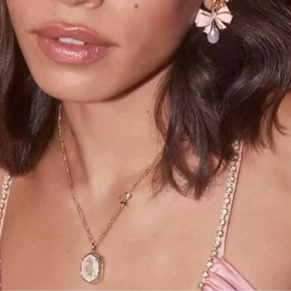 Kendra Scott x LoveShackFancy Daphne Gold Locket Necklace - Picture 10 of 16